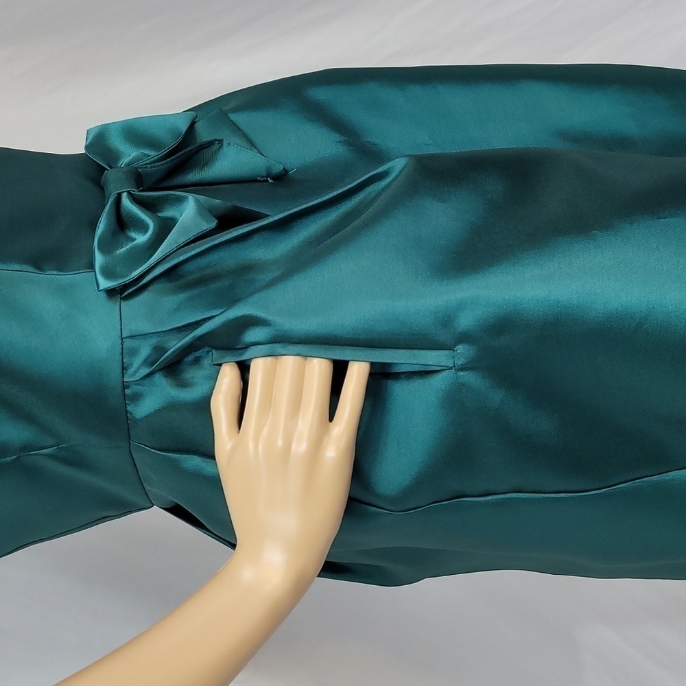 Tahari Women's Hunter Green Cocktail or Holiday Dress - Picture 14 of 16
